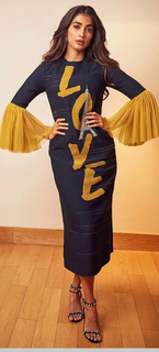 Pooja Hegde feet photo thumbnail