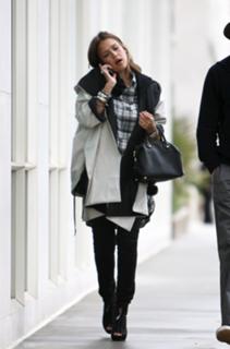 Jessica Alba feet photo thumbnail