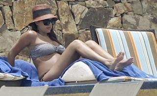 Jessica Alba feet photo thumbnail