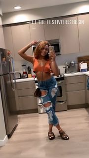 Jilly Anais feet photo thumbnail