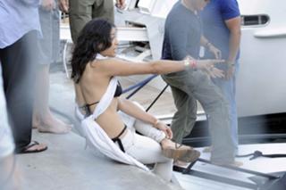 Michelle Rodriguez feet photo thumbnail
