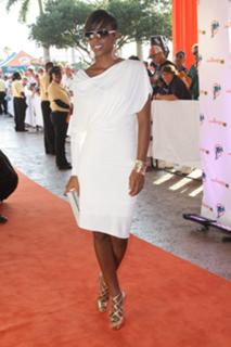 Kelly Rowland feet photo thumbnail