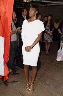 Kelly Rowland feet photo thumbnail