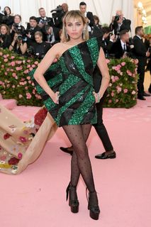 Miley Cyrus feet photo thumbnail