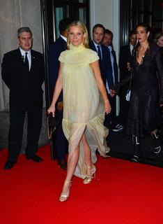 Gwyneth Paltrow feet photo thumbnail