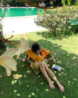 Mouni Roy feet photo thumbnail
