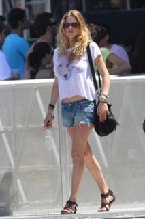 Doutzen Kroes feet photo thumbnail