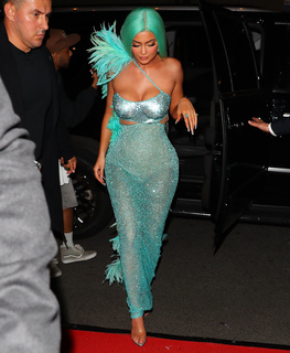 Kylie Jenner feet photo thumbnail