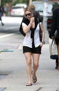 Kate Winslet feet photo thumbnail