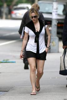 Kate Winslet feet photo thumbnail