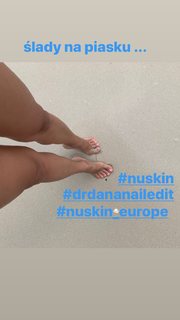 Anna Mucha feet photo thumbnail