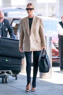 Rosie Huntington-Whiteley feet photo thumbnail