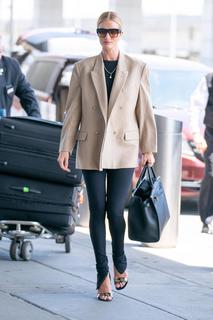 Rosie Huntington-Whiteley feet photo thumbnail