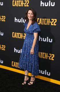 Kristin Davis feet photo thumbnail