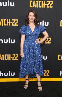 Kristin Davis feet photo thumbnail