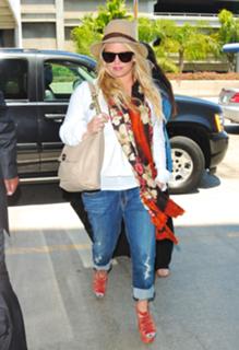 Jessica Simpson feet photo thumbnail