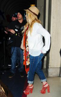 Jessica Simpson feet photo thumbnail