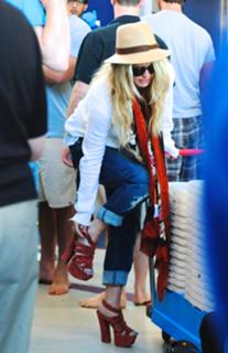Jessica Simpson feet photo thumbnail