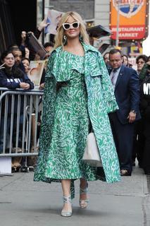 Katy Perry feet photo thumbnail