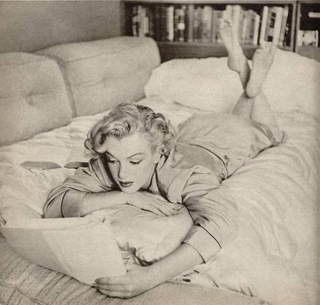 Marilyn Monroe feet photo thumbnail