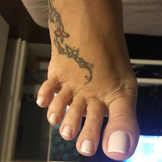 Karin Klemp feet photo thumbnail
