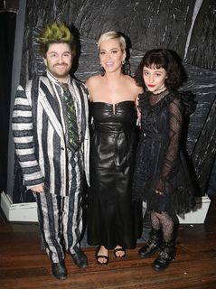 Katy Perry feet photo thumbnail