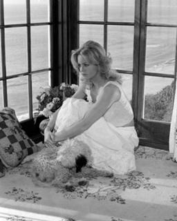 Goldie Hawn feet photo 3