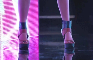 Dulce María feet photo thumbnail
