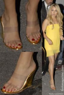 Hayden Panettiere feet photo thumbnail