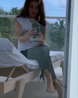 Thalía feet photo thumbnail