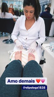 Larissa Manoela feet photo thumbnail