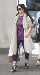 Lucy Liu feet photo thumbnail