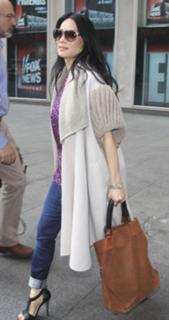 Lucy Liu feet photo thumbnail