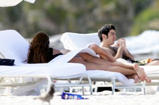 Zaira Nara feet photo thumbnail