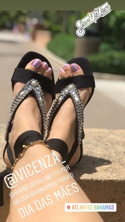 Cláudia Citroni feet photo thumbnail