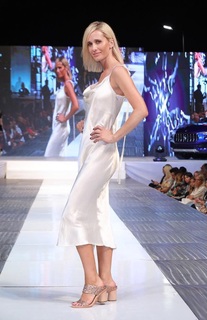 Julieta Prandi feet photo thumbnail
