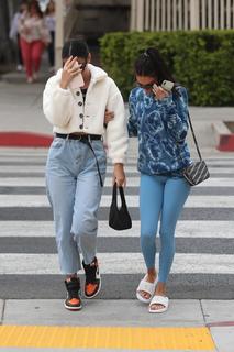 Chantel Jeffries feet photo thumbnail