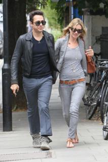 Kate Moss feet photo thumbnail