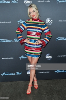 Katy Perry feet photo thumbnail