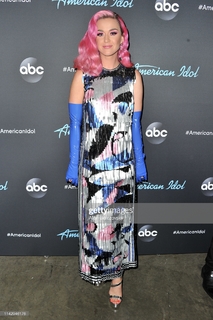 Katy Perry feet photo thumbnail