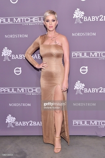 Katy Perry feet photo thumbnail