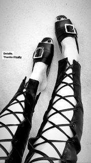 Xenia Tchoumitcheva feet photo thumbnail