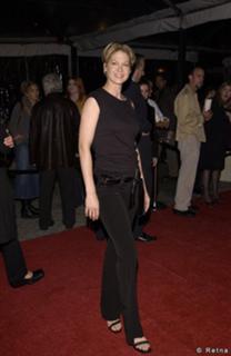 Jenna Elfman feet photo thumbnail