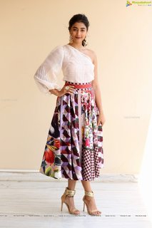 Pooja Hegde feet photo thumbnail