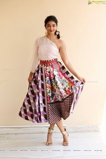 Pooja Hegde feet photo thumbnail