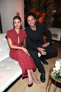 Jessica Alba feet photo thumbnail