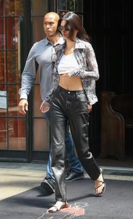 Kendall Jenner feet photo thumbnail