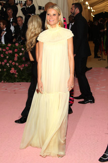 Gwyneth Paltrow feet photo thumbnail