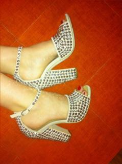 Kylie Minogue feet photo thumbnail