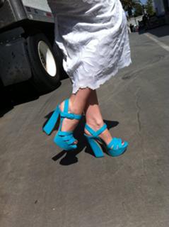 Kylie Minogue feet photo thumbnail